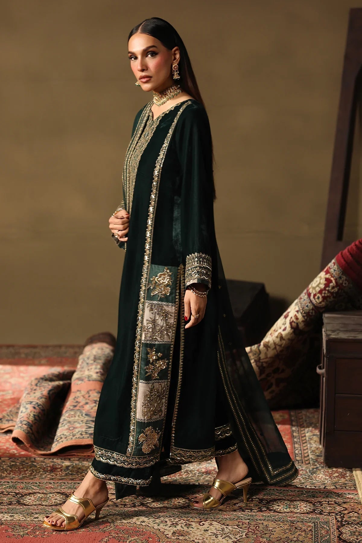 Bottle Green Velvet Kurta Set | Ready-to-Wear